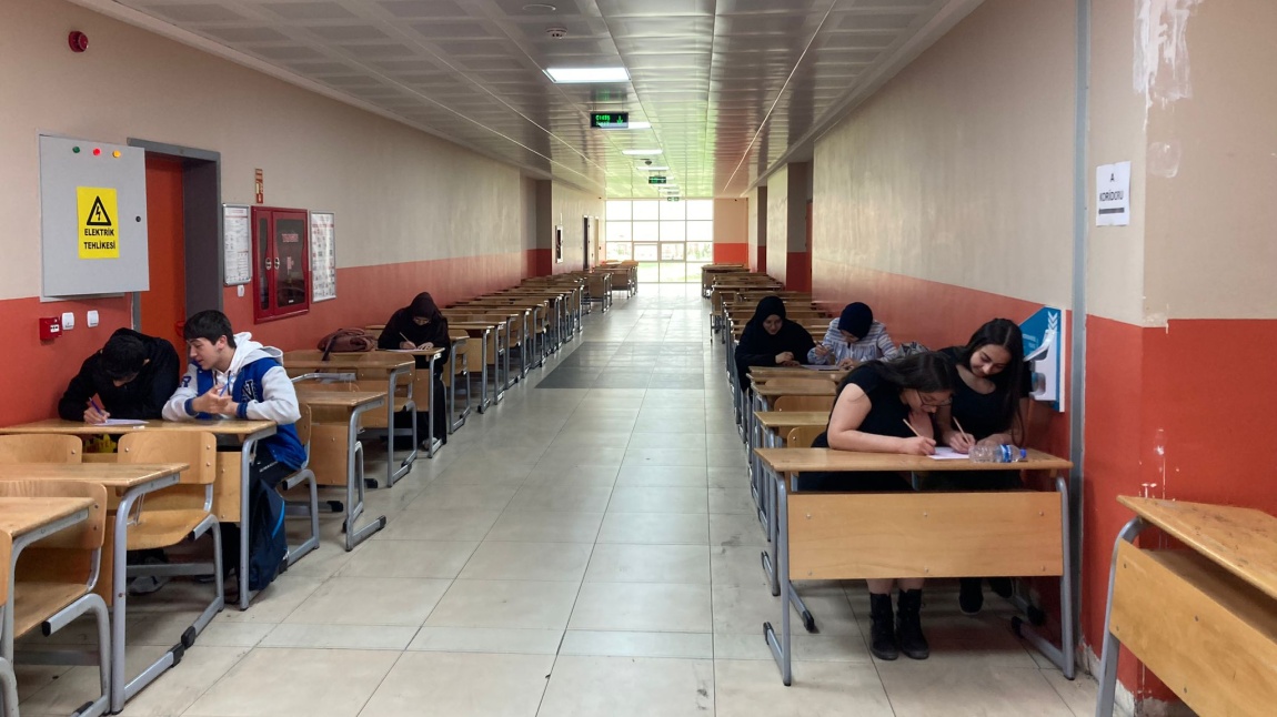 Kaman Borsa İstanbul Fen Lisesi Öğrencileri Türkiye Entellektüal Oyunları Bilgi Yarışması İl Birincisi Olmuştur